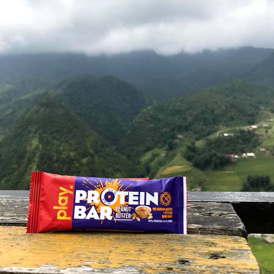 Hộp 12 Thanh Protein PLAY Vị Bơ Đậu Phộng – PLAY Protein Bar Peanut & Butter