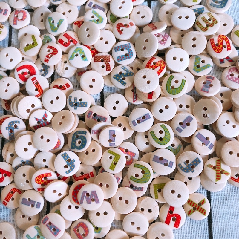 Nút gỗ chữ cái