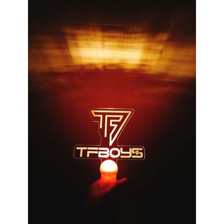 Đèn cầm tay TFBOYS