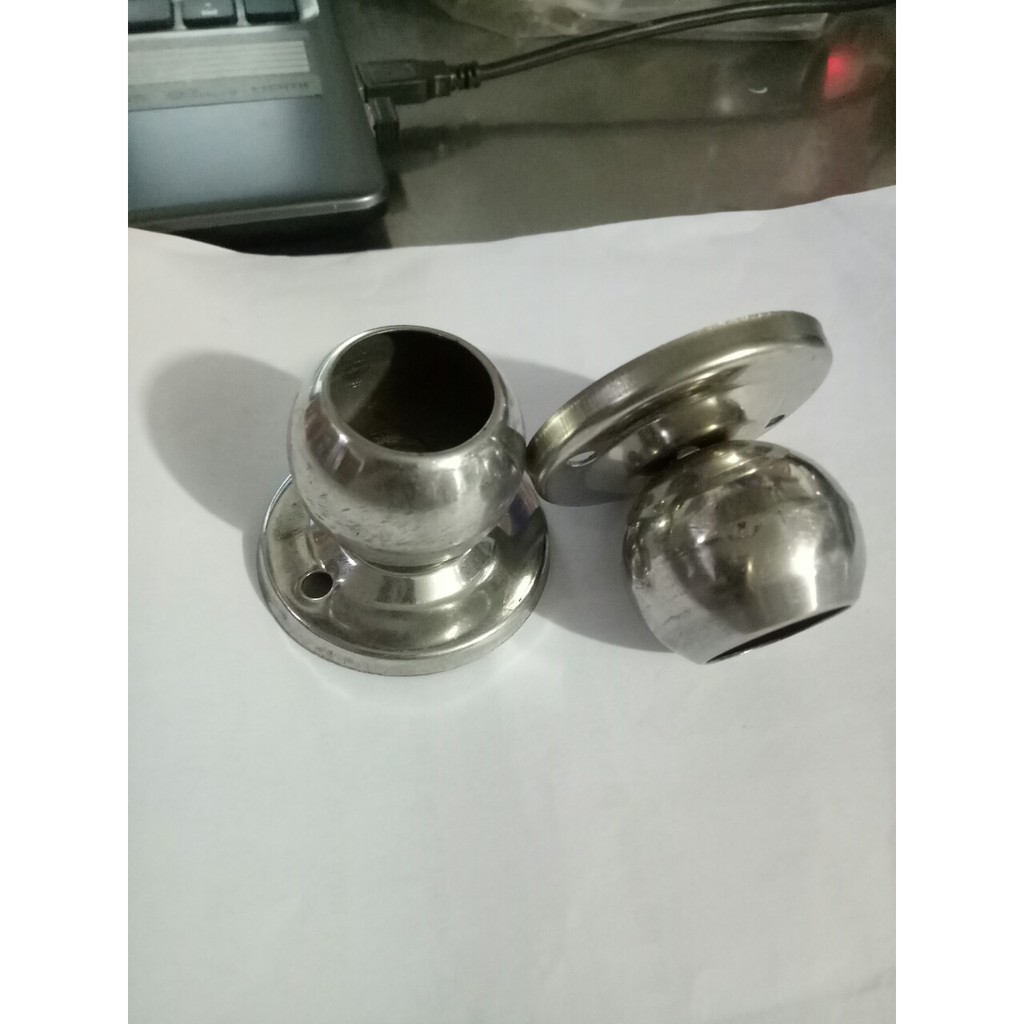 Pas inox đỡ thanh treo đồ