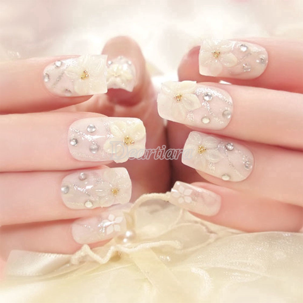 Set 24 Móng Tay Giả Họa Tiết Hoa Đính Đá Xinh Xắn