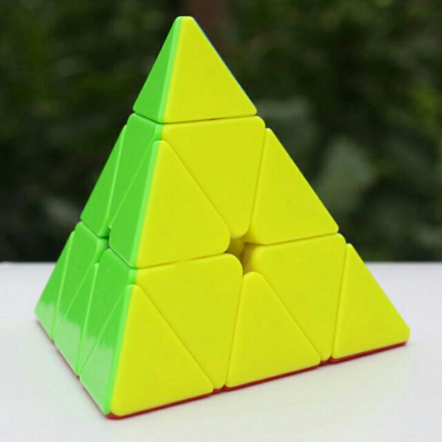 Rubik tứ diện nhiều màu