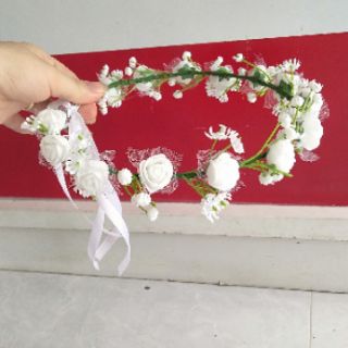 Vòng  hoa đội đầu