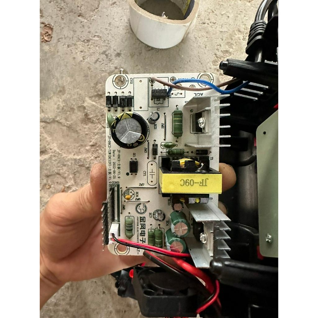 Sạc Bình ắc quy ô tô xe máy 12V 4Ah - 100Ah FOXSUR tự ngắt khi đầy chức năng bảo dưỡng phục hồi ắc quy bằng khử sunfat
