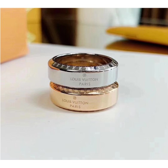 Lv Nhẫn Thép Titan 18K + Khắc Chữ Presbyopia Độc Đáo | Áo Khoác Thời Trang Trẻ Trung Cá Tính