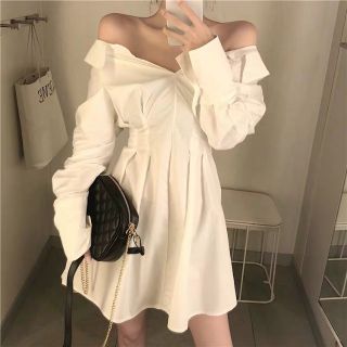 Váy sơ mi trễ vai