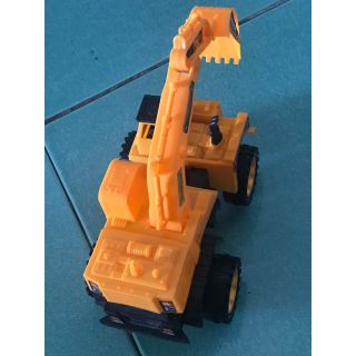 Xe đồ chơi công trình có dành cho em bé. Có trớn để chạy tới