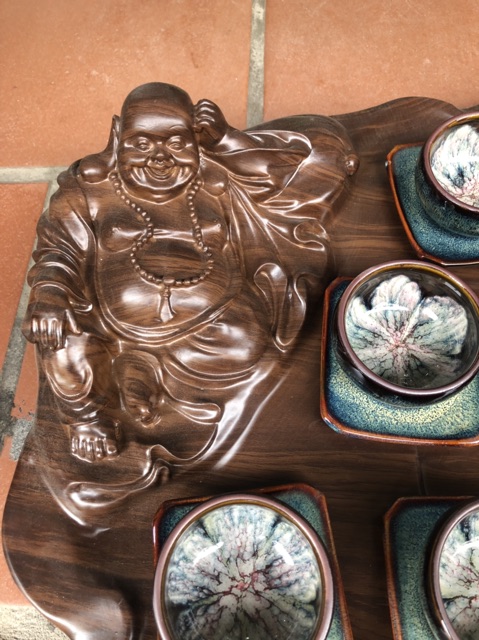 Khay ấm chén di lặc liền khối
