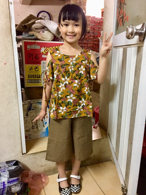 Bộ thô đũi hoa xinh đẹp bé gái