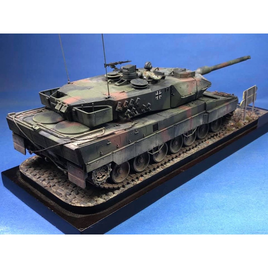 MÔ HÌNH LẮP RÁP XE TĂNG QUÂN SỰ ĐỨC 1/35 SCALE LEOPARD 2 A5 MAIN BATTLE TANK 35242 TAMIYA - mô hình trưng bày, sa bàn