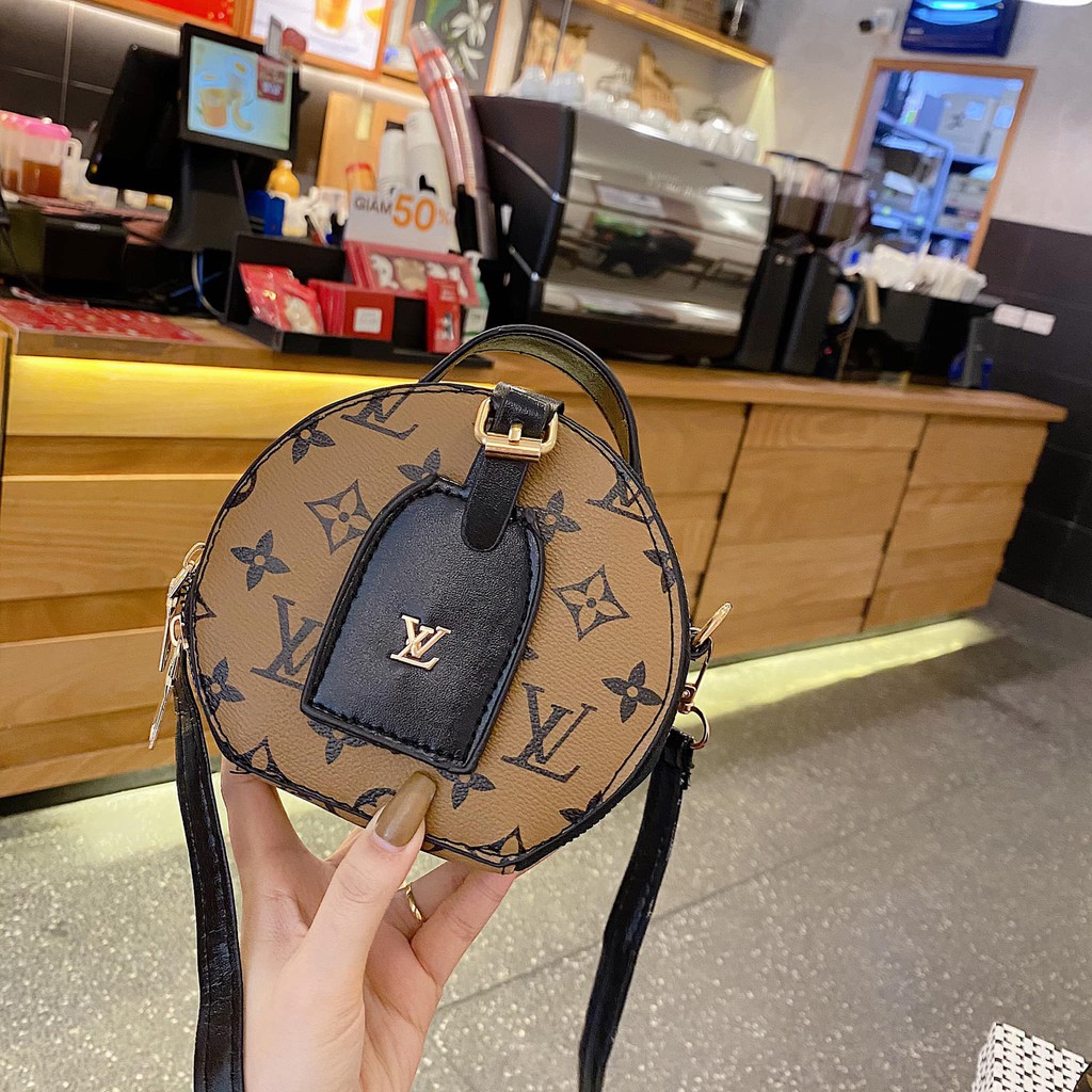 Túi Trống Tròn Phiên Bản Mini Gắn Tag Hot Trend | BigBuy360 - bigbuy360.vn