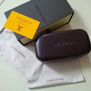 Hộp đựng kính LV