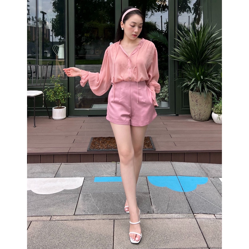 KIOBI – Áo sơ mi Aura form suông rộng dáng dài, cổ trụ tay phồng bo thun lai bèo,vải voan tơ mỏng hồng đào - KIA227139HD