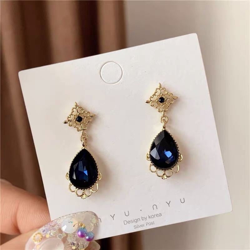 Khuyên tai đính đá màu xanh nước biển cổ điển - Maben