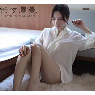 Áo ngủ kiểu sơmi sexy màu trắng kèm quần Chip cùng màu