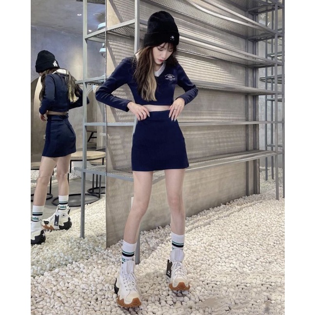 Set áo crop xanh polo tay dài cổ viền trắng kèm chân váy chữ A