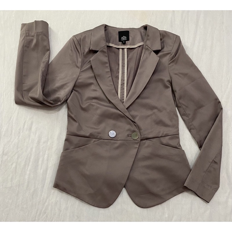 Áo vest Ninomaxx màu nâu nhạt 2 nút (Size M) - Thanh lý vnxk