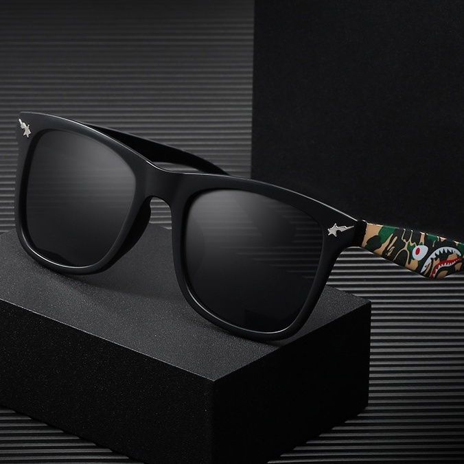 Kính Bape Shark gọng họa tiết Camo Green, mắt kính râm Bape DuSo