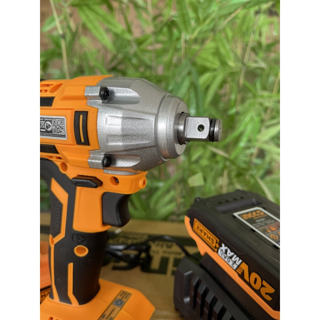 Máy siết bulong dùng pin 20V 1/2" không chổi than Ingco CIWLI2001 tốc độ 2300rpm, tốc độ siết 3550bp, mô men xoắn 300nm