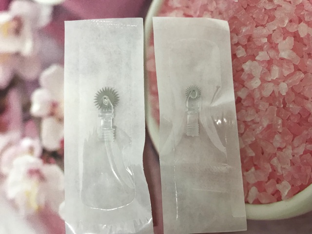 Kim lăn tạo hạt môi, lông mày trong phun xăm