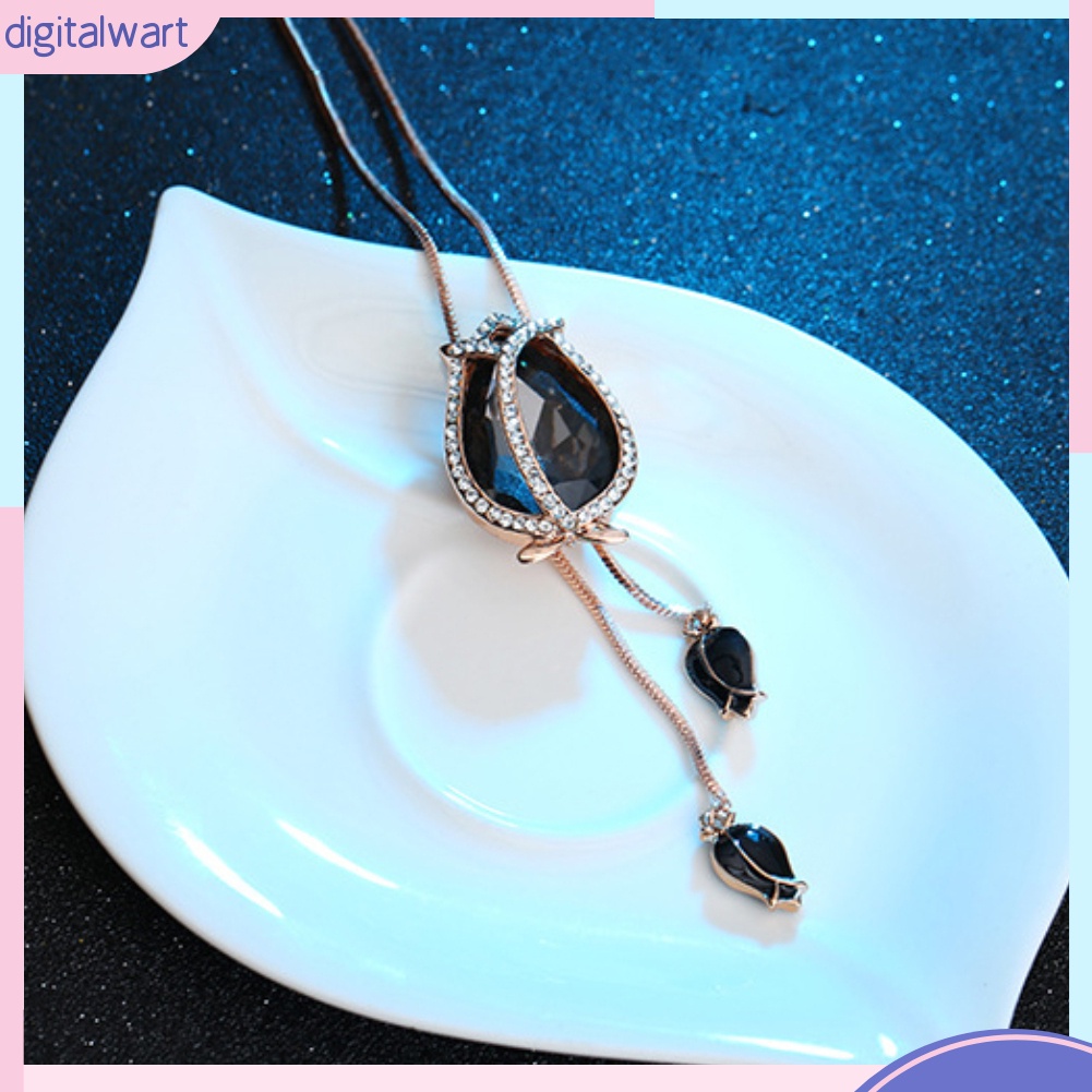 Vòng cổ dài mặt hoa tulip phối trang phục thanh lịch cho nữ