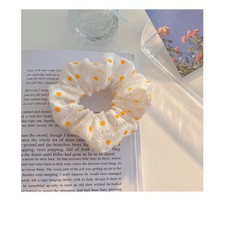 CỘT TÓC HOA DAISY TRẮNG SCRUNCHIES