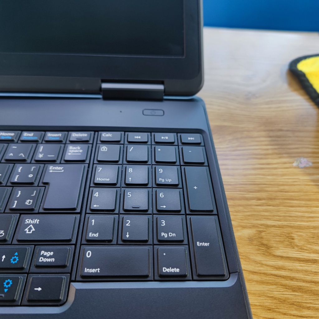 Laptop Dell Latitude E5540 dành riêng cho sinh viên học sinh, dân văn phòng, Core i3-4030u, ram 4GB ssd 120GB, màn 15.6' | BigBuy360 - bigbuy360.vn