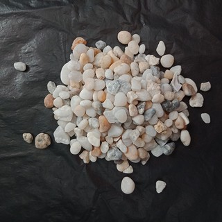Sỏi Size trung ( cỡ hạt bắp) trang trí sân vườn, rải trên bề mặt chậu cây để bàn, chậu cây nội thất