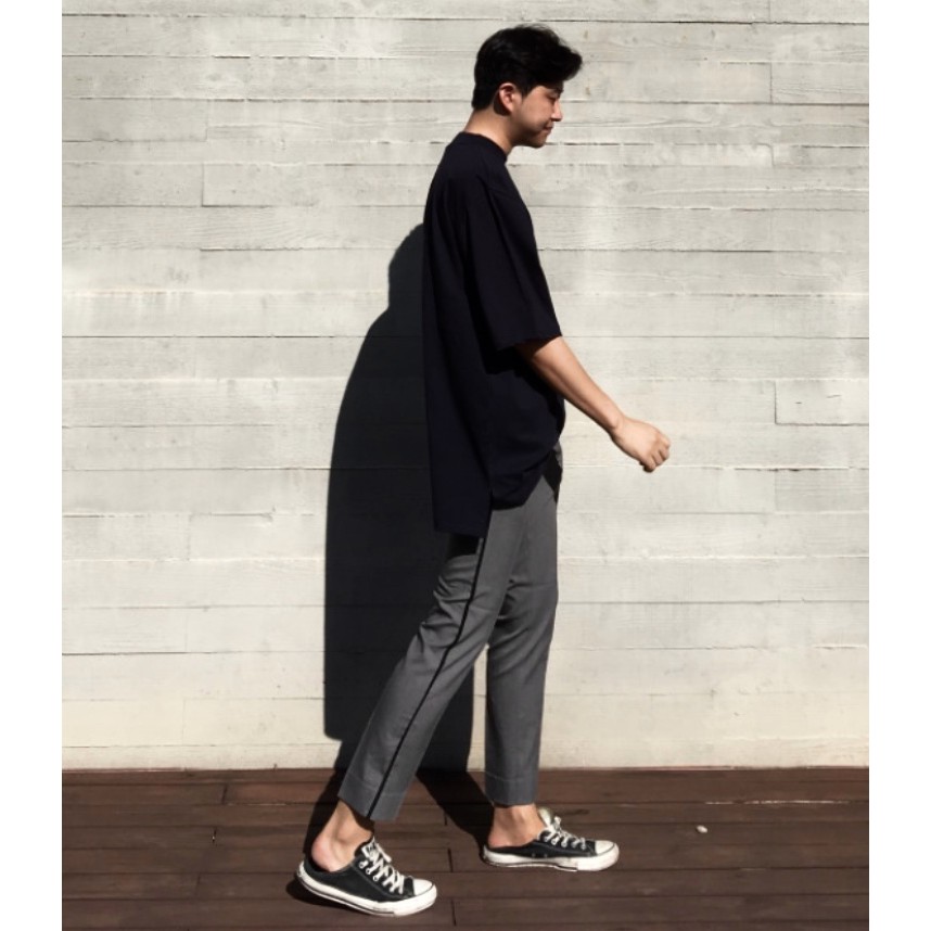 Quần xám viền sọc đen Wline Pants