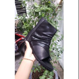Boot xỏ ngón