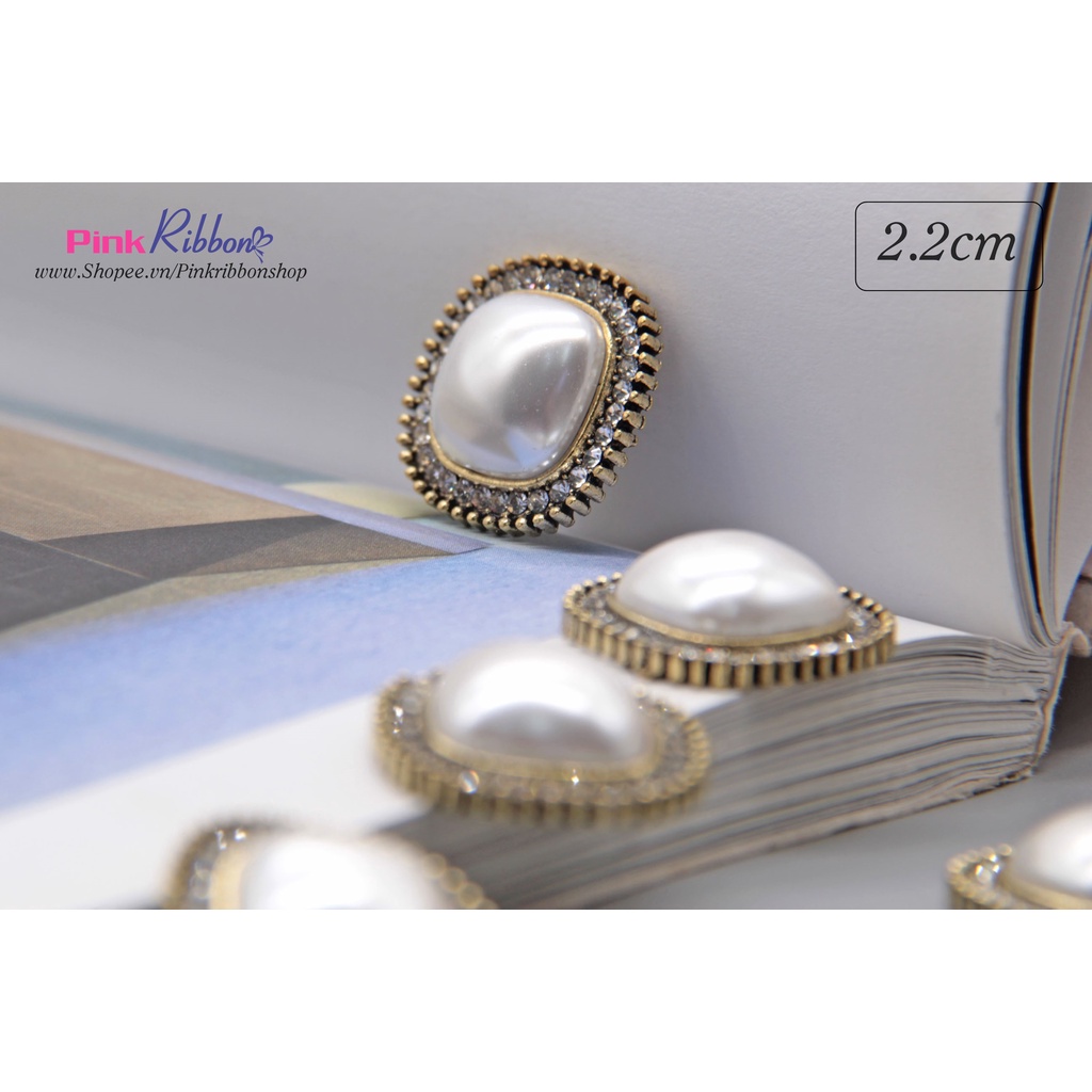 Charm hình vuông viền đá nhí 2.2cm