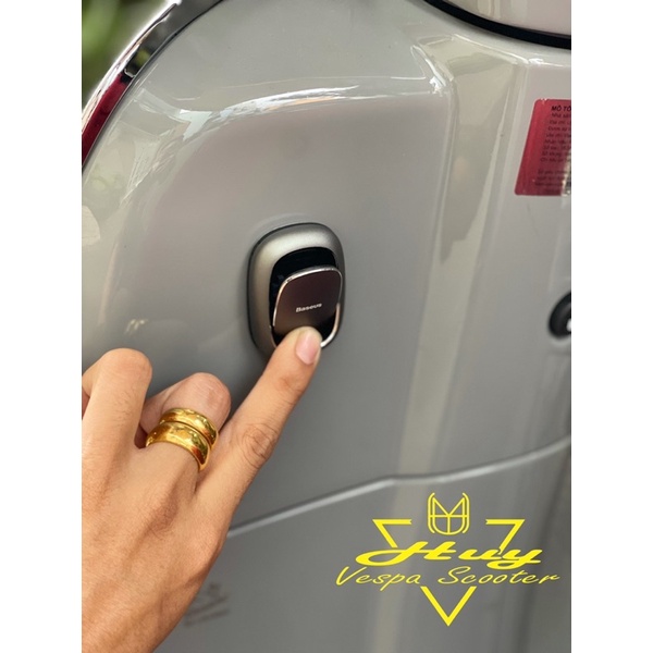 MÓC TREO ĐỒ DÁN DÀNH CHO VESPA VÀ MỘT SỐ DÒNG XE KHÁC