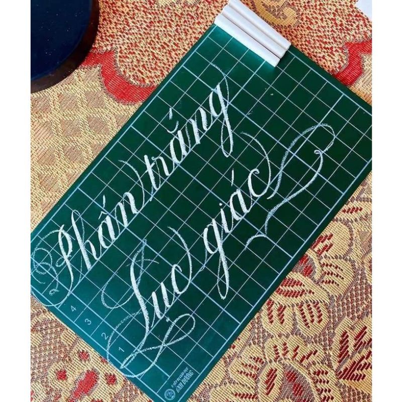 Hộp 50 viên phấn màu lục giác, phấn 10 màu viết bảng, phấn màu vẽ tranh