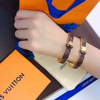 Vòng tay thép không gỉ mạ vàng thời trang