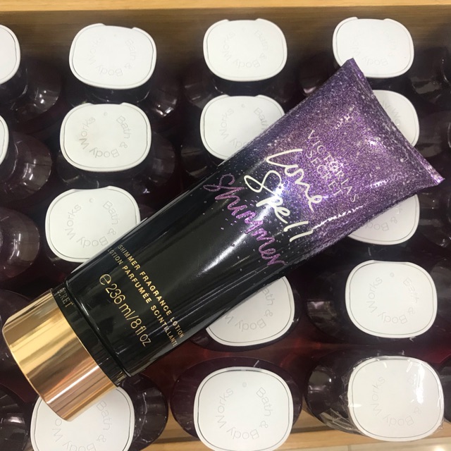 Dưỡng thể có nhũ Victoria's Secret Love Spell Shimmer