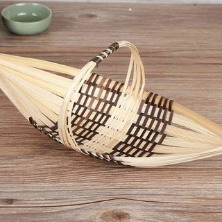 Mẹt tre dạng thuyền có quai cầm trang trí trường mầm non
