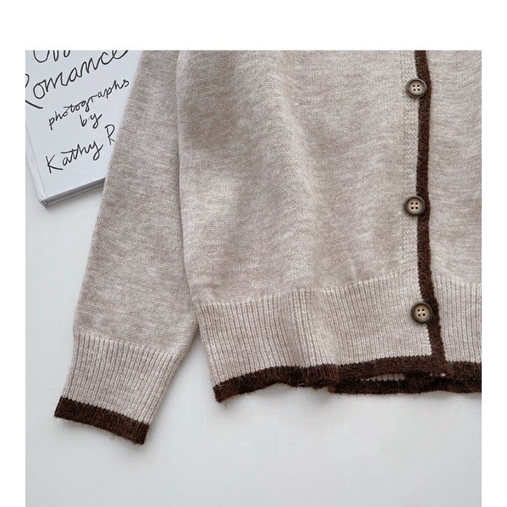 Áo len khuy cài  kèm khăn phong cách Hàn Quốc