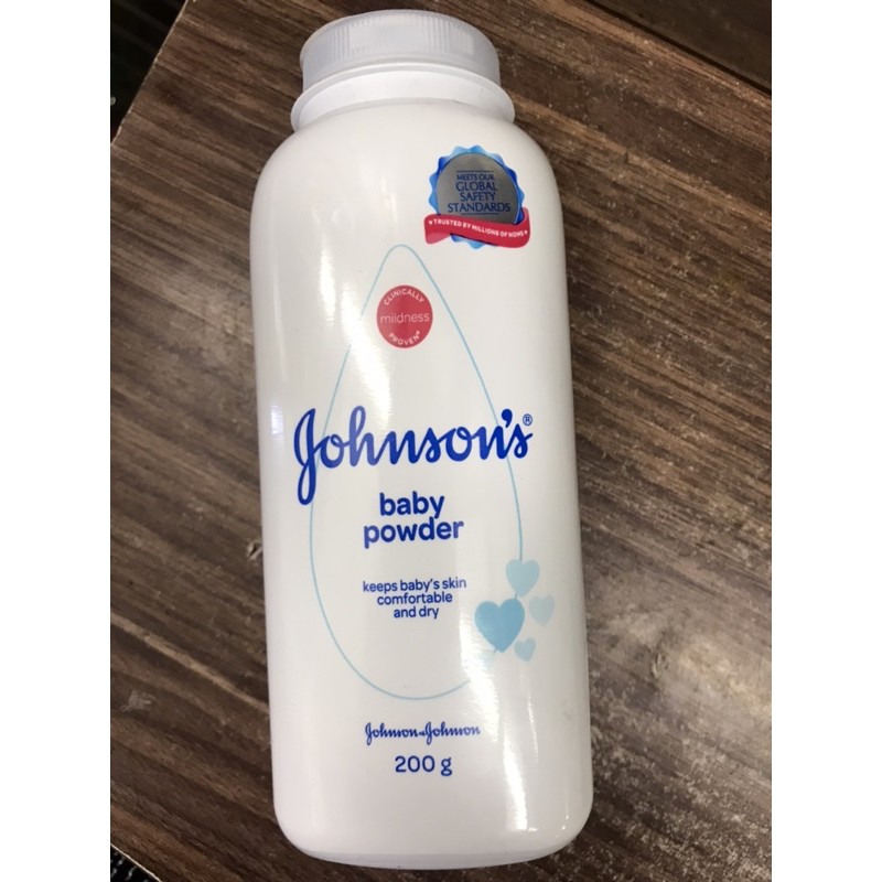 1 chai phấn Johnson’s baby 200g màu trắng