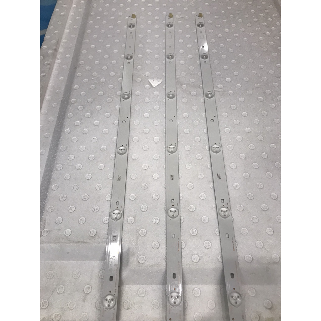 Thanh LED TIVI TOSHIBA 32P1300,32P1303,32P1400,32L2450  - 1 bộ 3 thanh LED