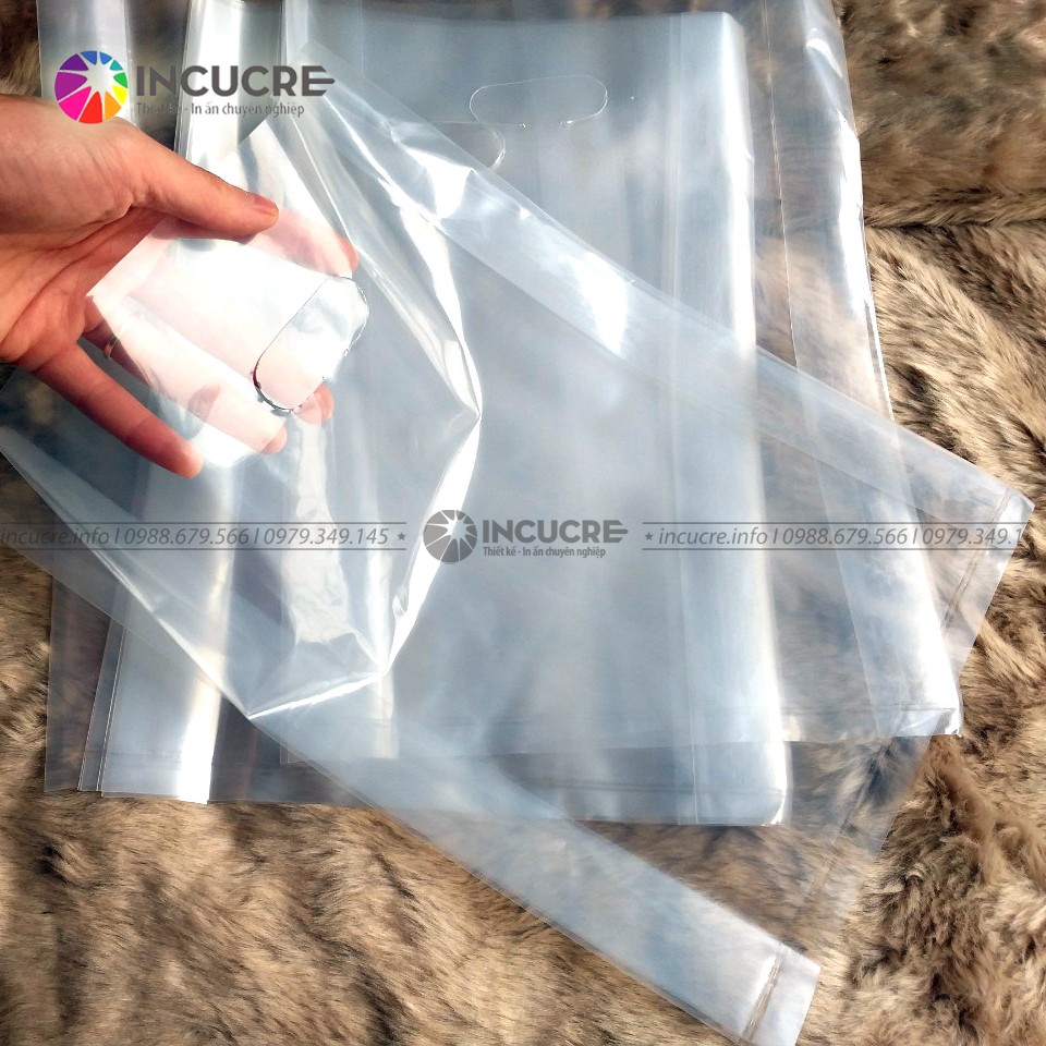Túi ni lông trong suốt rất phù hợp shop mỹ phẩm phụ kiện... số lượng 100 túi kích thước túi ni lông: 20x30cm