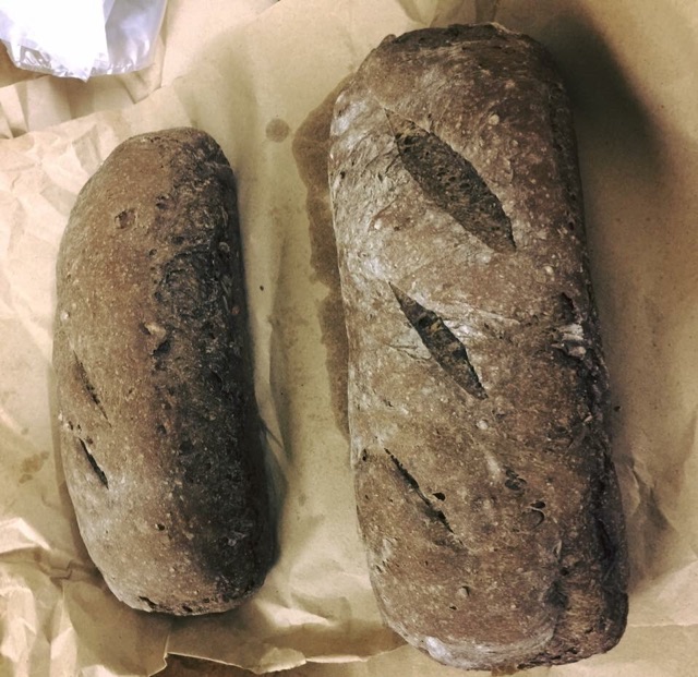 Bánh mì đen/pate cá hồi/bơ đậu phộng/ngũ cốc handmade