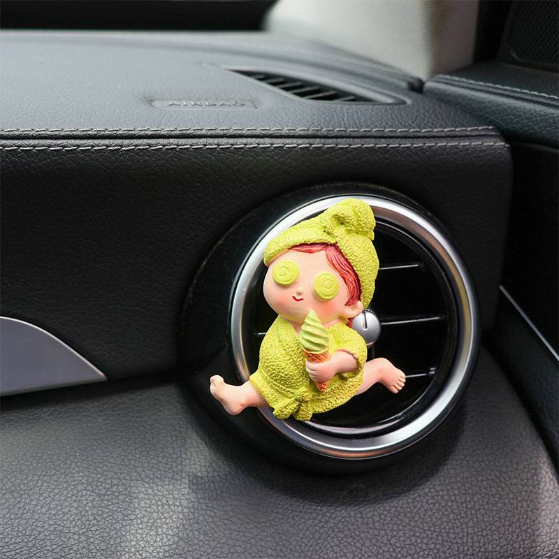 Sáp thơm gắn lỗ thông gió xe hơi hình thiếu nữ sầu riêng dễ thương