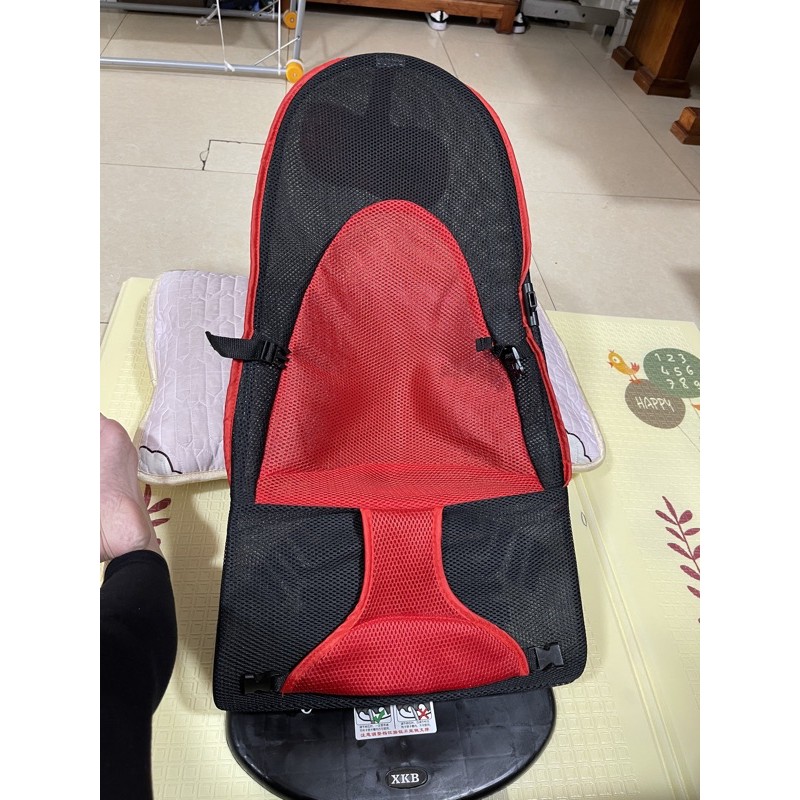 ghế rung m mua mà con m to quá nằm không được,mình cần pass nhanh cho mom nào cần nhé,mình đặt về tay là hai trăm ngàn ạ