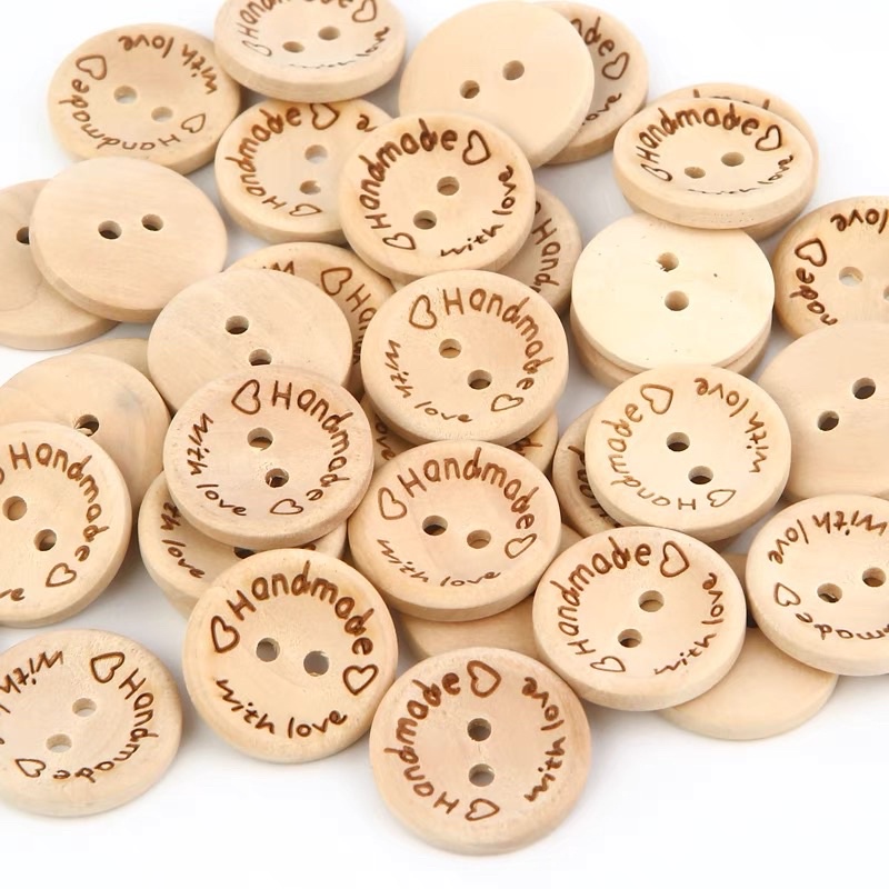 Nút gỗ dập chữ Handmade (gói 10 cái)