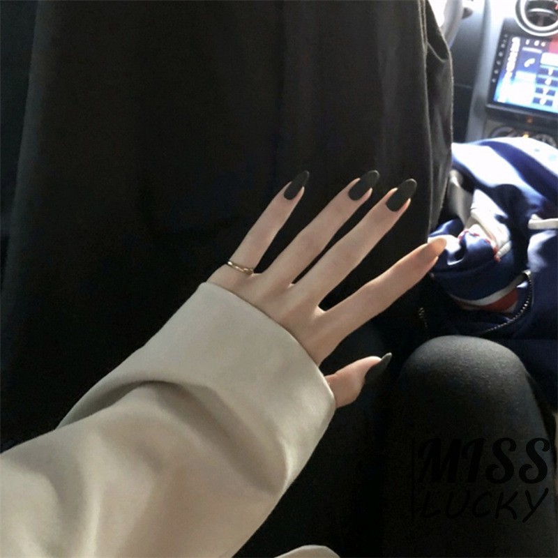 Móng Tay Giả Dáng Dài Màu Đen Và Kaki 27g