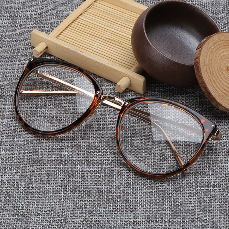 Mắt kính gọng nhựa tinh tế thời trang | BigBuy360 - bigbuy360.vn