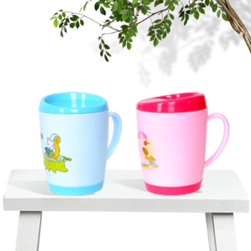 Ca nhựa có nắp đựng nước khỏi bụi cho bé và gia đình