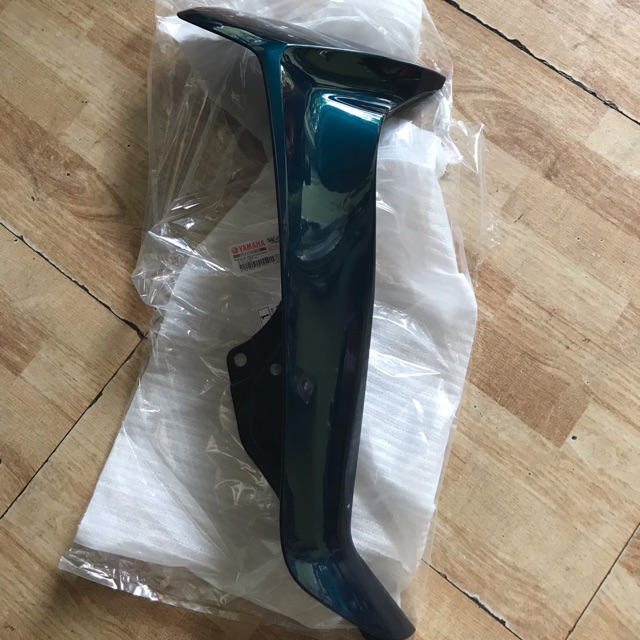 Yếm Phải sirius 105 đời đầu số lùi zin chính hãng yamaha