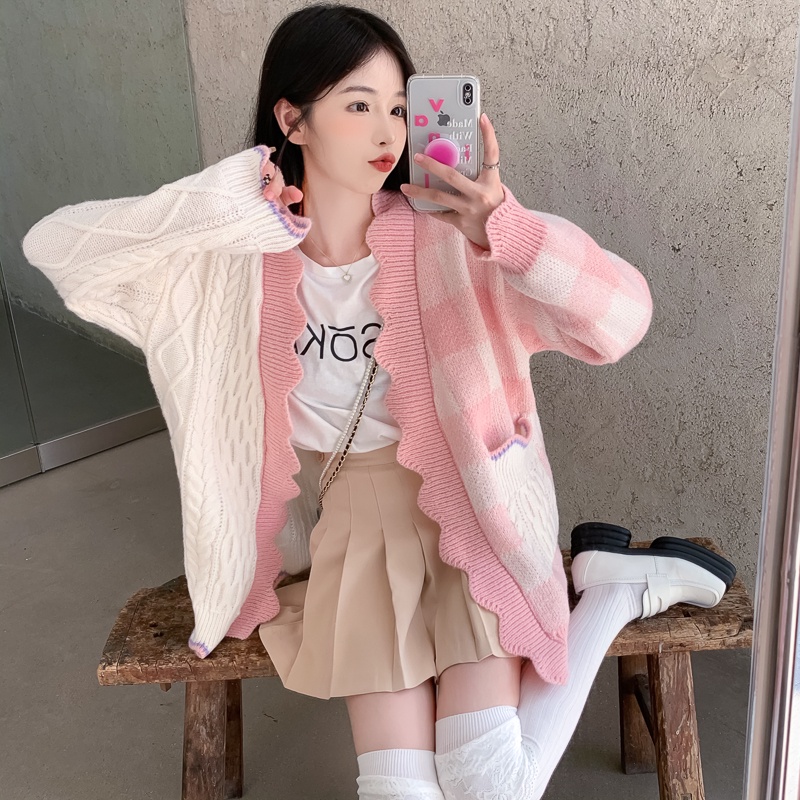 Áo khoác len cardigan phối màu điểm họa tiết caro phiên bản Hàn Quốc.