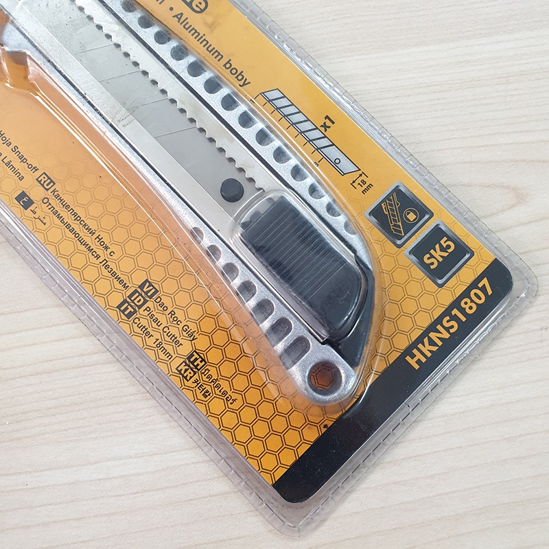 Dao rọc giấy thân nhôm siêu bền INGCO HKNS1807 61mm